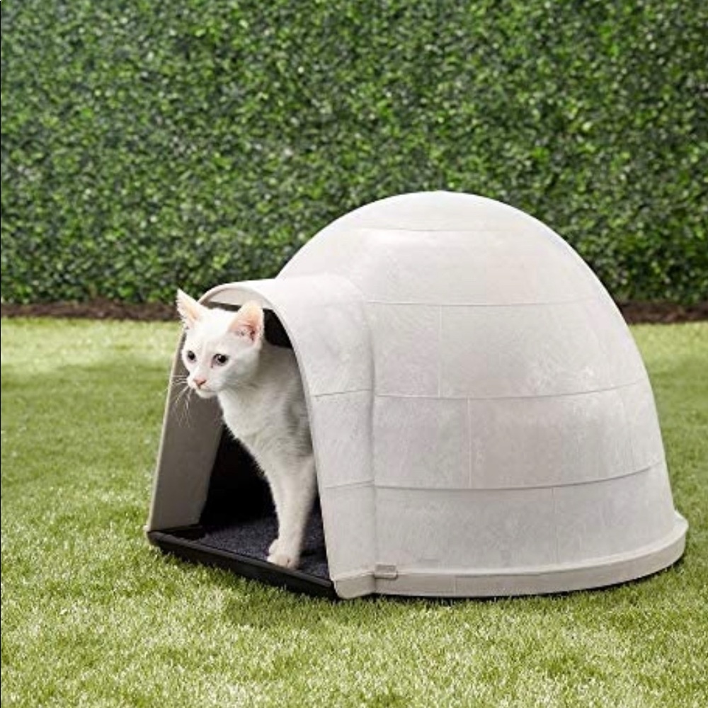 SOLD!! NWOT Igloo for cat or Small dog